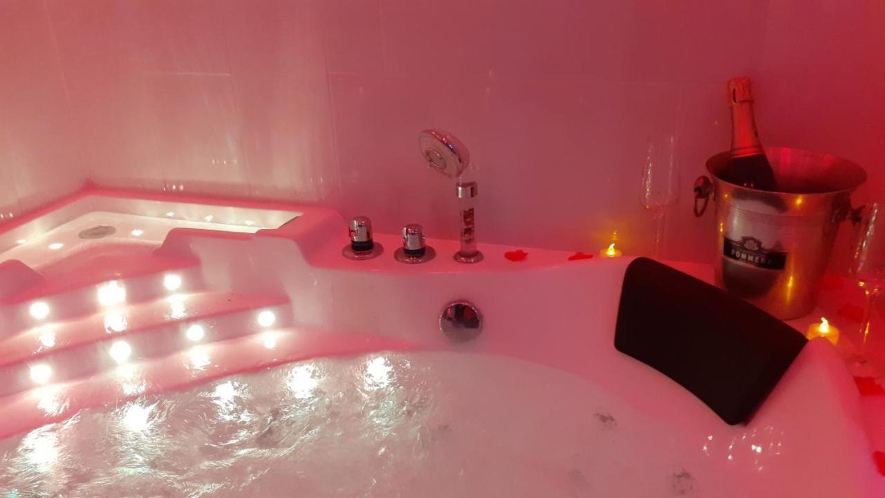 Le Bijou Appartement Avec Jacuzzi Et Sauna Privatif Terrasse Plein Sud Clim Parking Privatif Bandol Bagian luar foto
